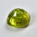 Bild 2 von 2.01 ct. Gelblich Grüner  7.6 x 6.9 mm Madagaskar Cushion Titanit Sphene